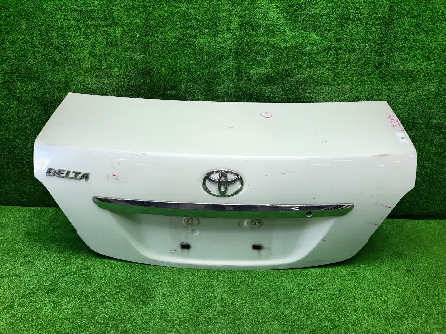 Крышка багажника TOYOTA BELTA NCP96, KSP90, KSP92, SCP92 0284 1 ракурс Крышка багажника TOYOTA BELTA NCP96, KSP90, KSP92, SCP92 0284 1 ракурс