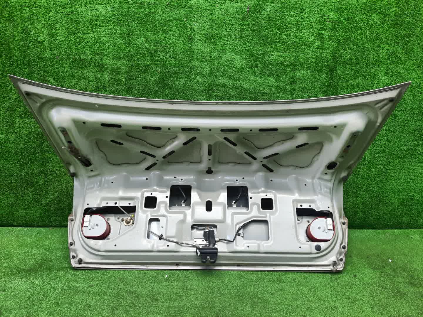 Крышка багажника MITSUBISHI DIAMANTE F36A, F31A, F34A, F46A, F41A, F47A 0304 5 ракурс