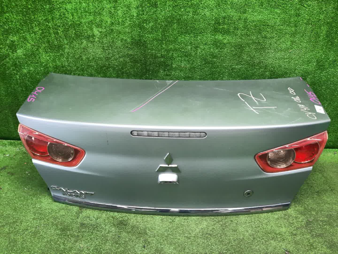Крышка багажника MITSUBISHI LANCER, GALANT FORTIS CY4A, CY2A, CY3A, CY6A 0415 1 ракурс Крышка багажника MITSUBISHI LANCER, GALANT FORTIS CY4A, CY2A, CY3A, CY6A 0415 1 ракурс