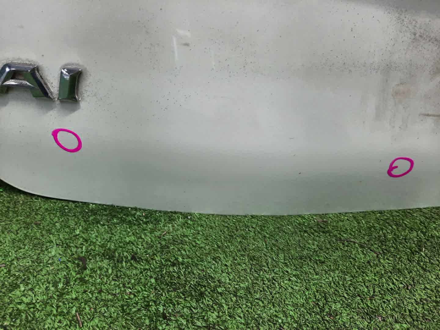 Крышка багажника TOYOTA SAI AZK10 0425 2 ракурс Крышка багажника TOYOTA SAI AZK10 0425 2 ракурс