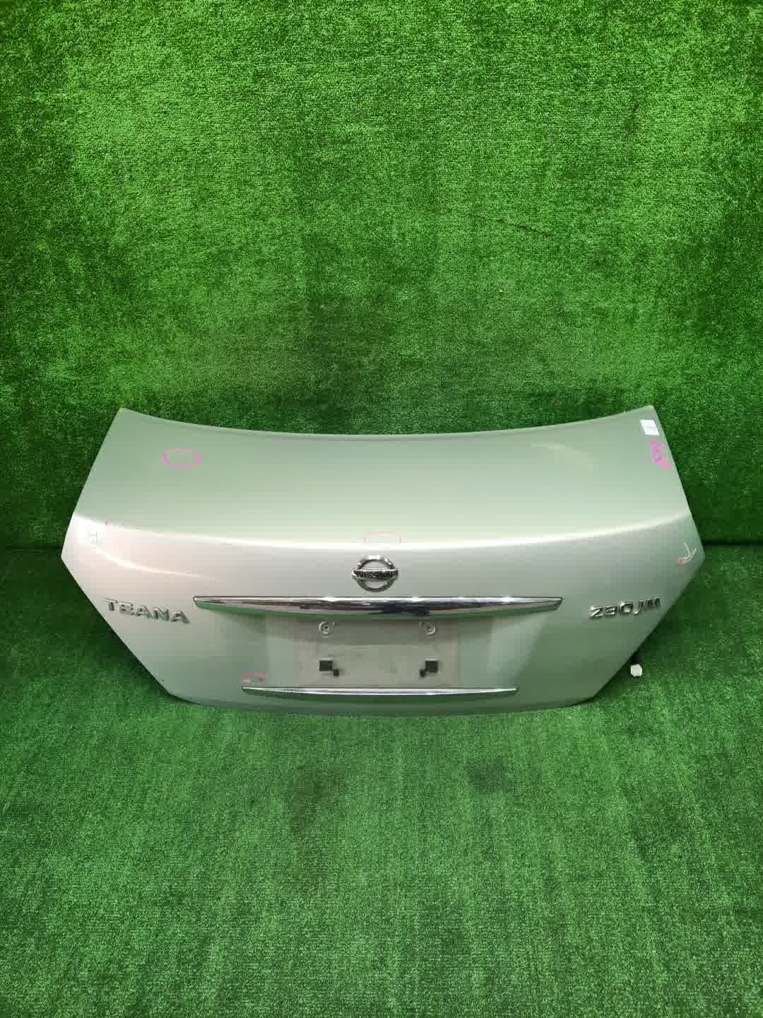 Крышка багажника NISSAN TEANA J31, PJ31, TNJ31 0547 1 ракурс Крышка багажника NISSAN TEANA J31, PJ31, TNJ31 0547 1 ракурс