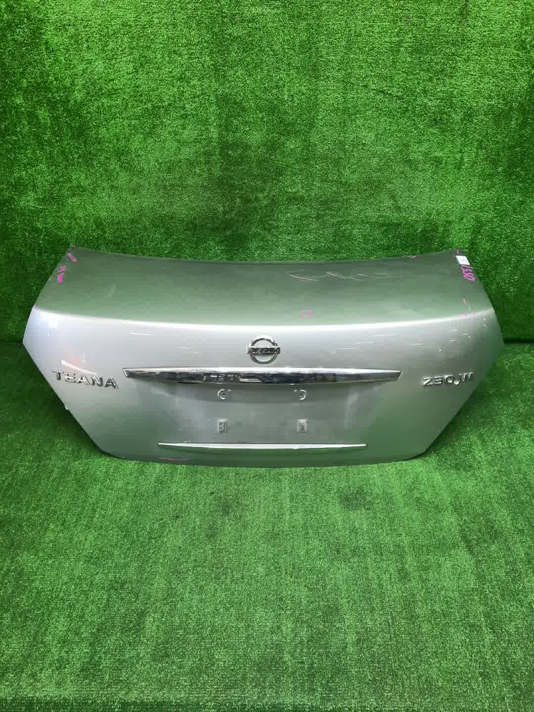 Крышка багажника NISSAN TEANA J31, PJ31, TNJ31 0551 1 ракурс Крышка багажника NISSAN TEANA J31, PJ31, TNJ31 0551 1 ракурс