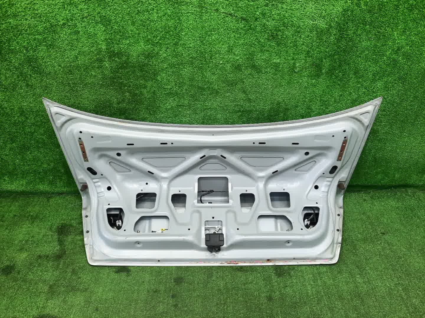Крышка багажника NISSAN SUNNY B15, FB15, FNB15, QB15, SB15 0600 2 ракурс