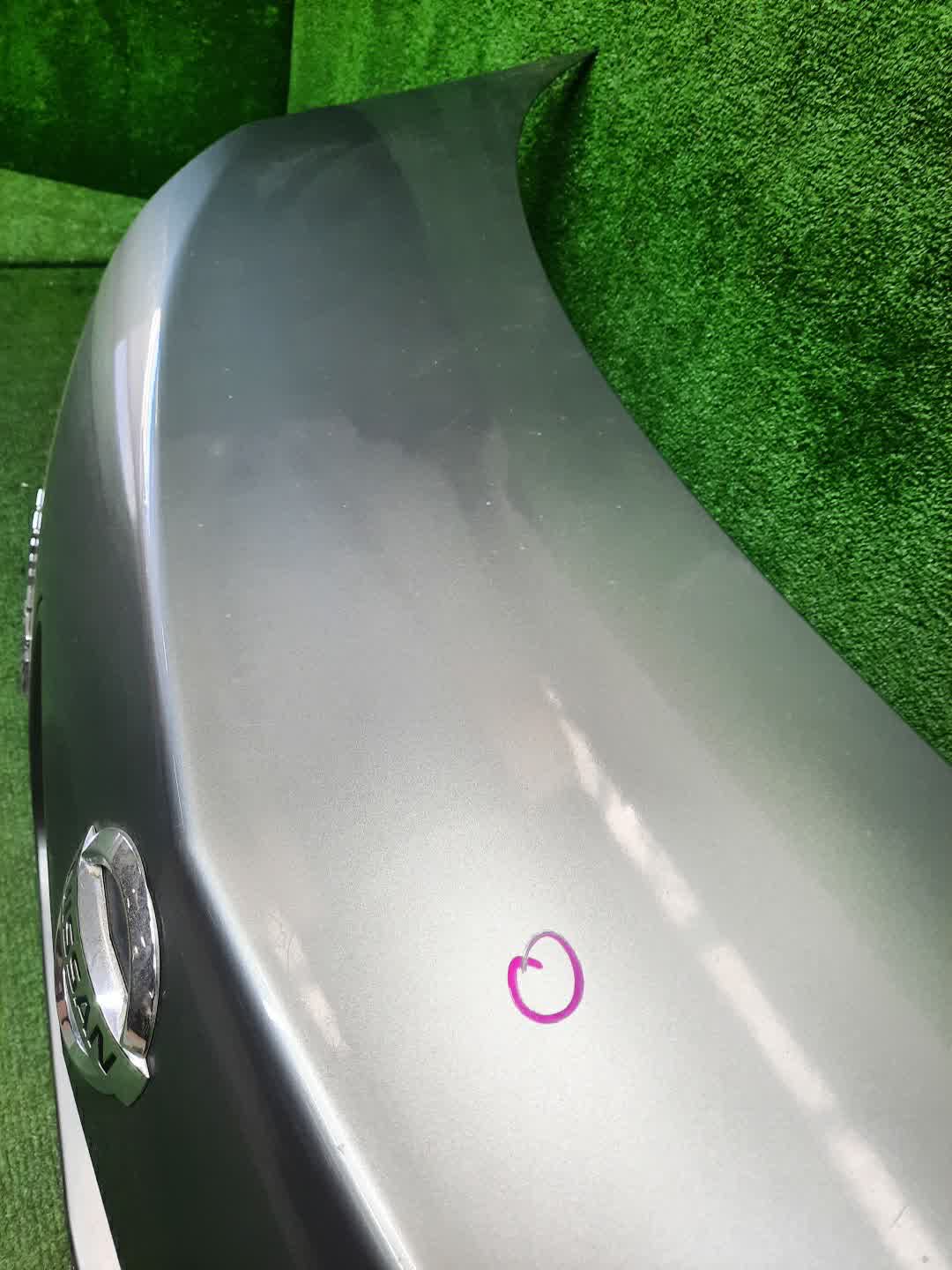 Крышка багажника NISSAN PRIMERA P12 0602 2 ракурс Крышка багажника NISSAN PRIMERA P12 0602 2 ракурс