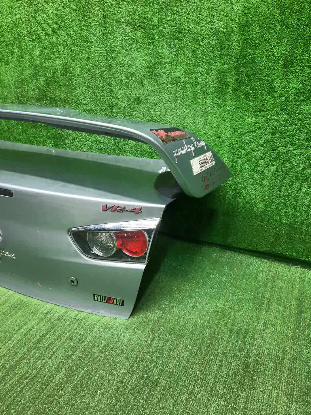 Крышка багажника MITSUBISHI LANCER, GALANT FORTIS CY4A, CY2A, CY3A, CY6A 0636 4 ракурс Крышка багажника MITSUBISHI LANCER, GALANT FORTIS CY4A, CY2A, CY3A, CY6A 0636 4 ракурс