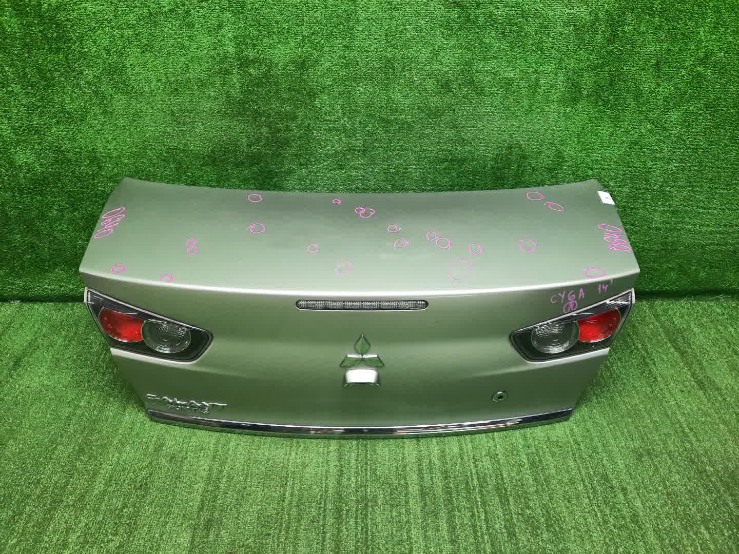 Крышка багажника MITSUBISHI LANCER, GALANT FORTIS CY4A, CY2A, CY3A, CY6A 0640 1 ракурс Крышка багажника MITSUBISHI LANCER, GALANT FORTIS CY4A, CY2A, CY3A, CY6A 0640 1 ракурс
