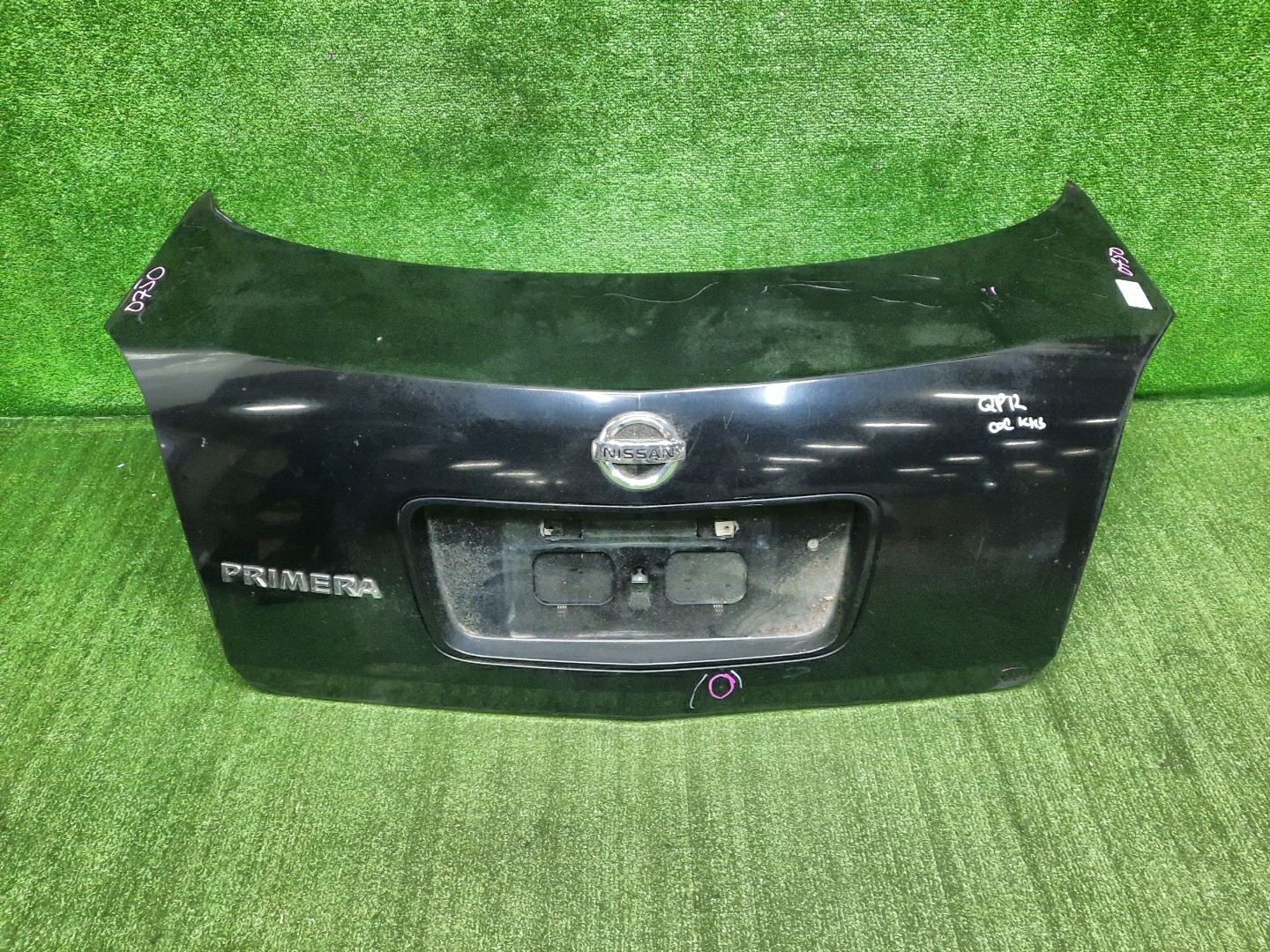 Крышка багажника NISSAN PRIMERA P12 0750 1 ракурс Крышка багажника NISSAN PRIMERA P12 0750 1 ракурс