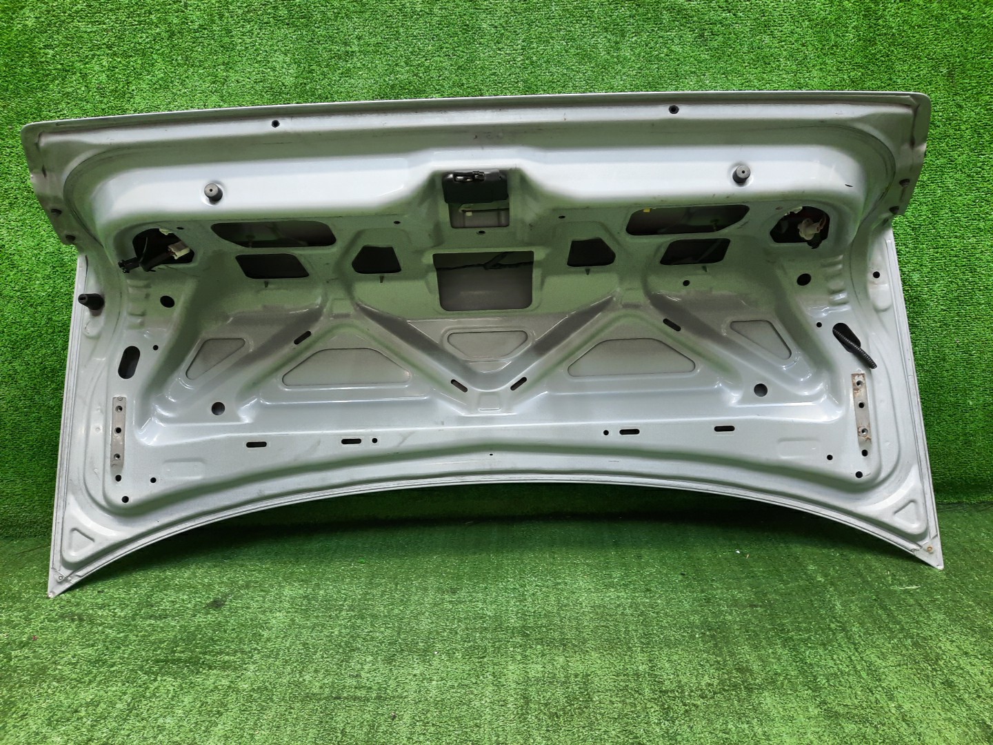 Крышка багажника NISSAN SUNNY B15, FB15, FNB15, QB15, SB15 0849 3 ракурс