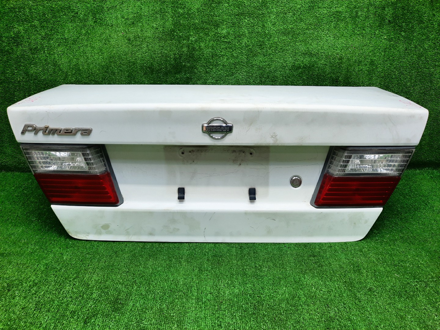 Крышка багажника NISSAN PRIMERA P11 0912 1 ракурс Крышка багажника NISSAN PRIMERA P11 0912 1 ракурс