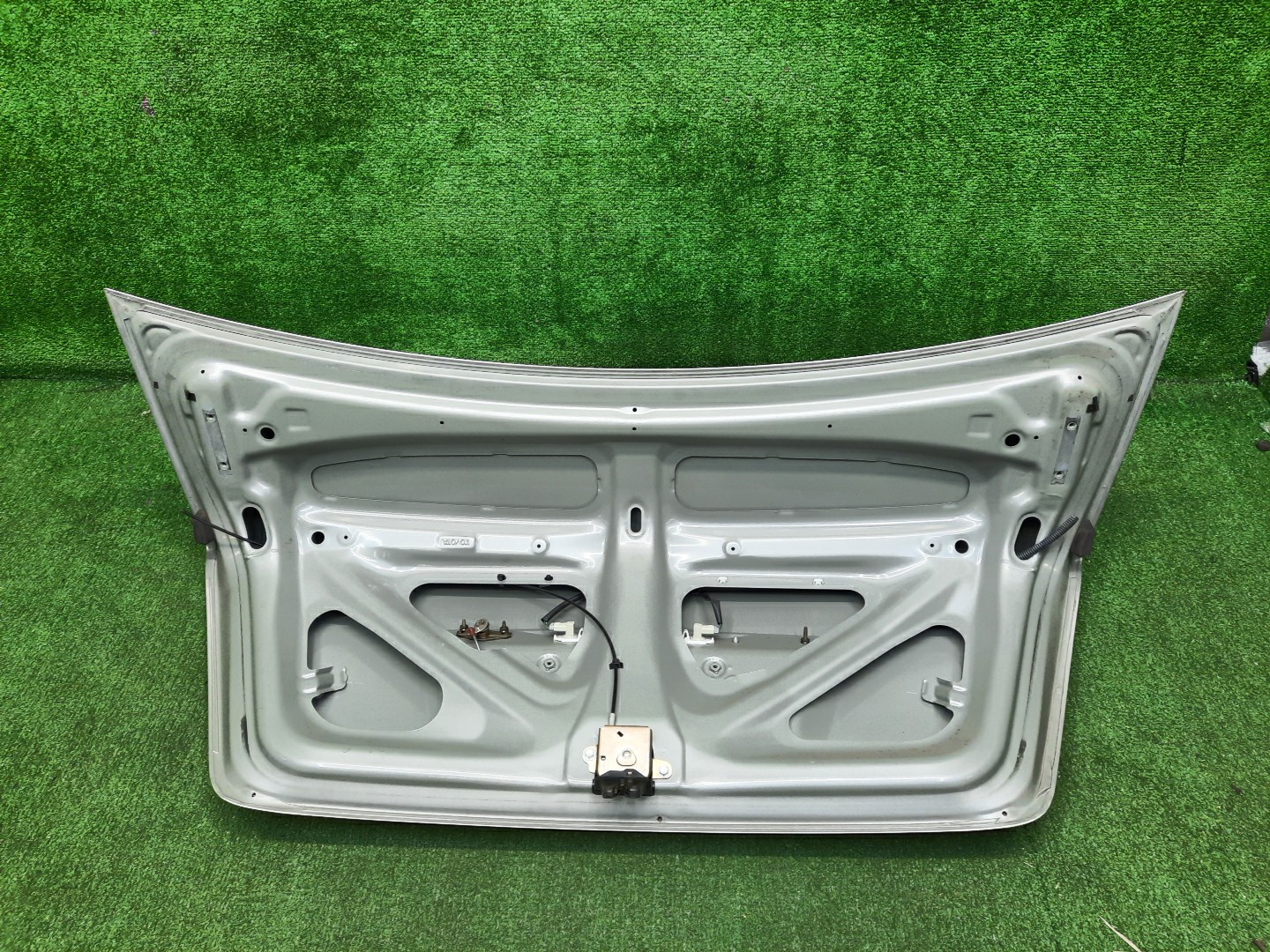 Крышка багажника TOYOTA COROLLA ZZE124, NZE121, NZE120, ZZE122, NZE124, CE121 0955 3 ракурс