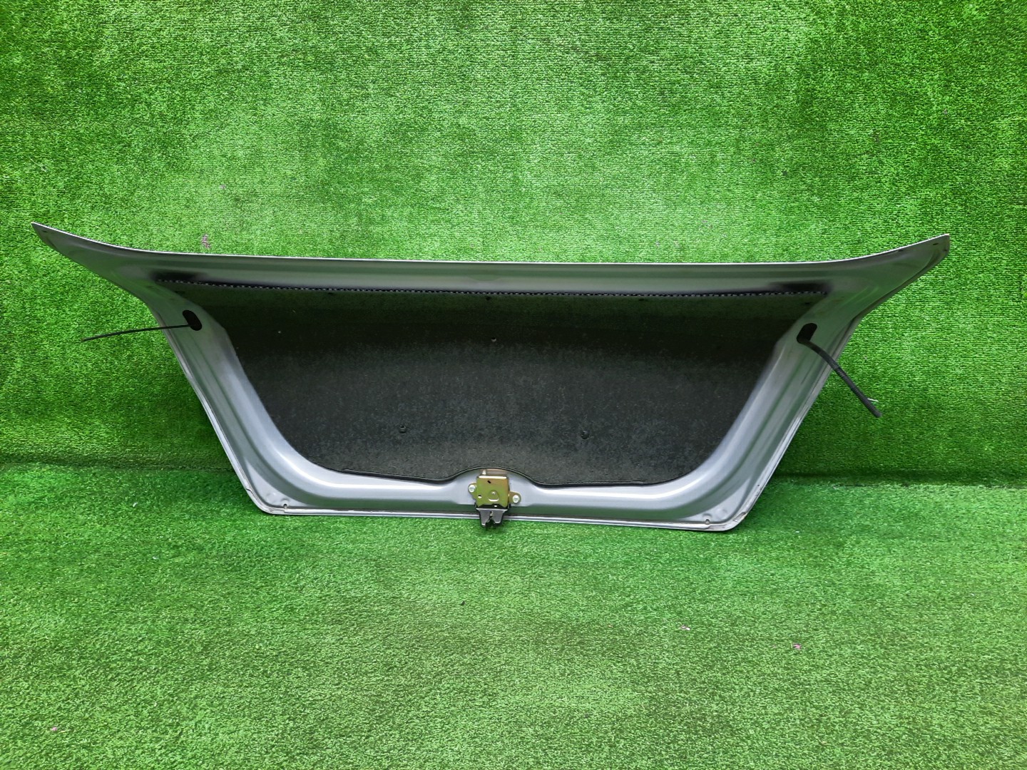 Крышка багажника TOYOTA PRIUS NHW11 0959 3 ракурс