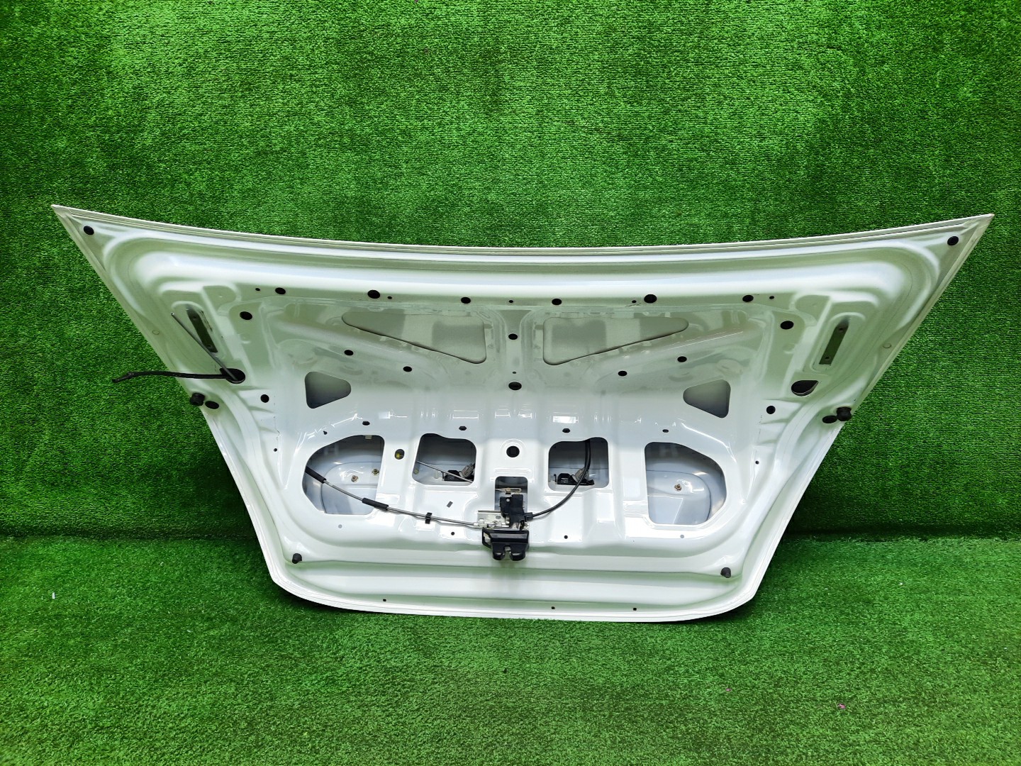 Крышка багажника MITSUBISHI LANCER CEDIA CS5A 0964 3 ракурс