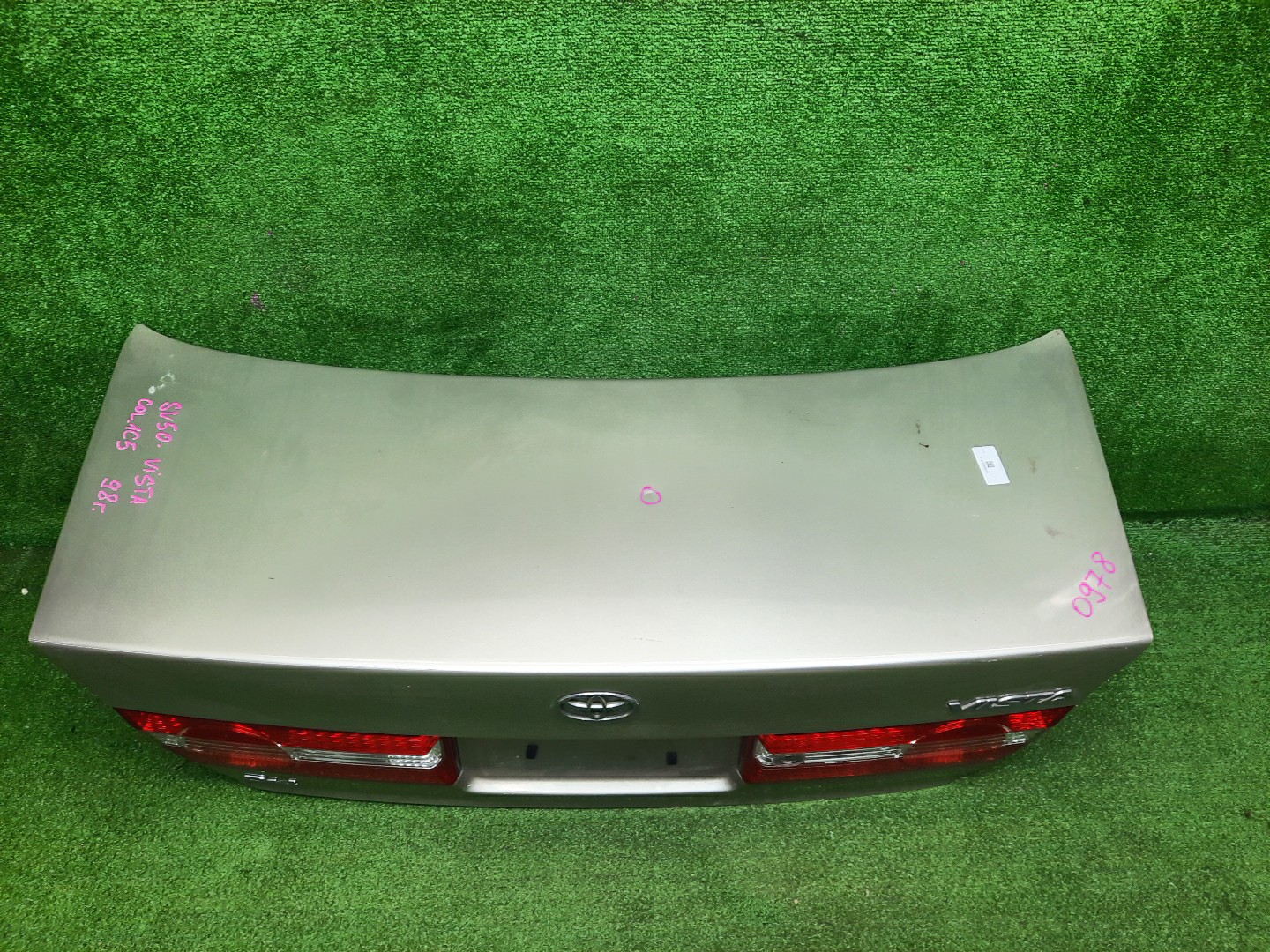 Крышка багажника TOYOTA VISTA ZZV50, AZV50, SV50, SV55, AZV55 0978 2 ракурс