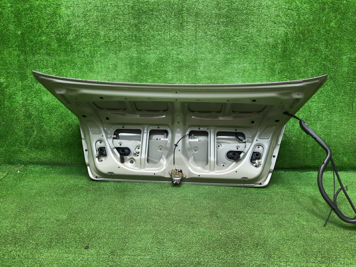 Крышка багажника TOYOTA VISTA ZZV50, AZV50, SV50, SV55, AZV55 0978 4 ракурс