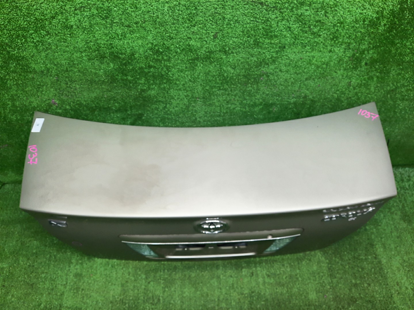 Крышка багажника TOYOTA COROLLA ZZE124, NZE121, NZE120, ZZE122, NZE124, CE121 1037 3 ракурс
