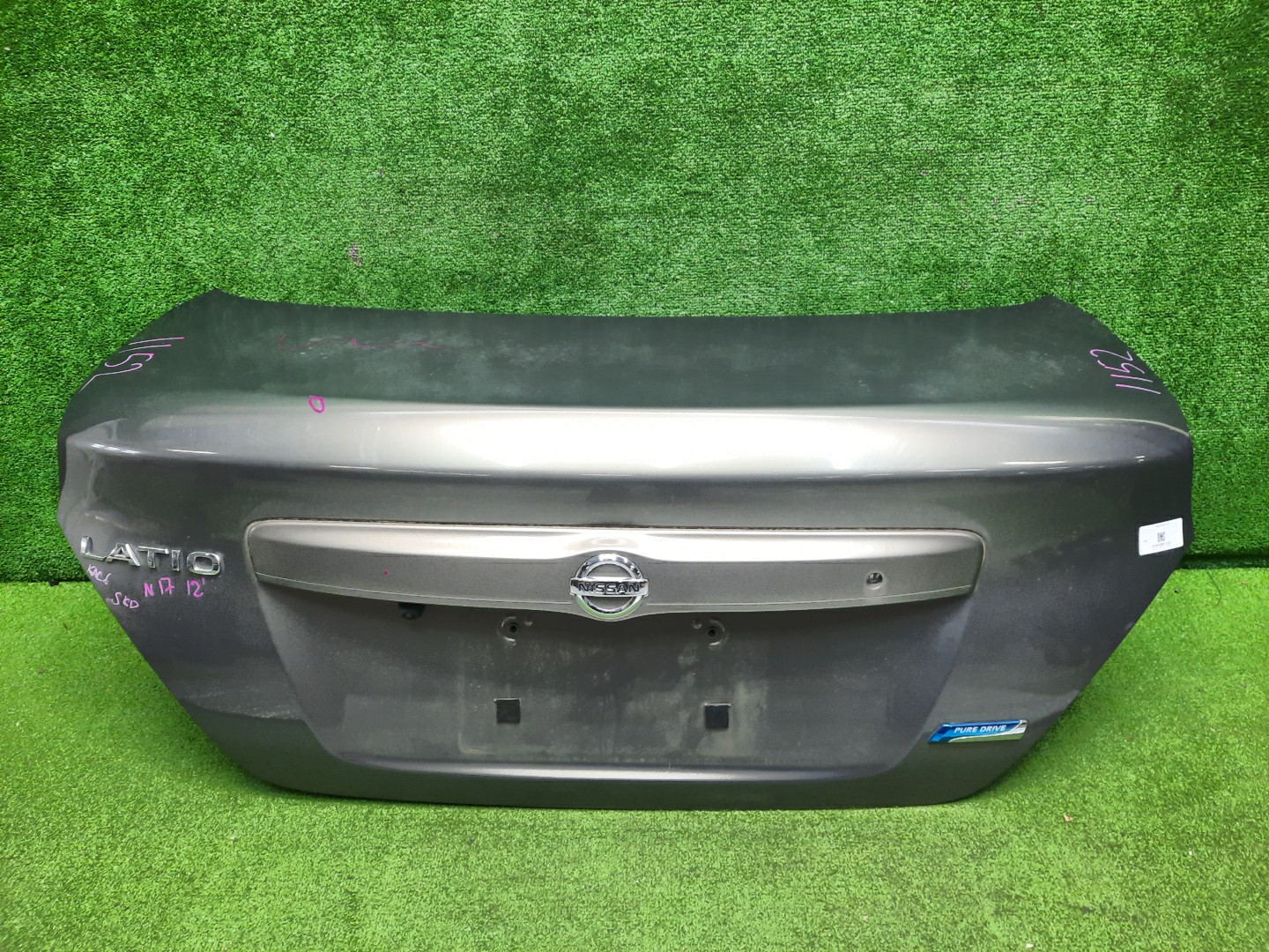 Крышка багажника NISSAN LATIO N17 1152 1 ракурс