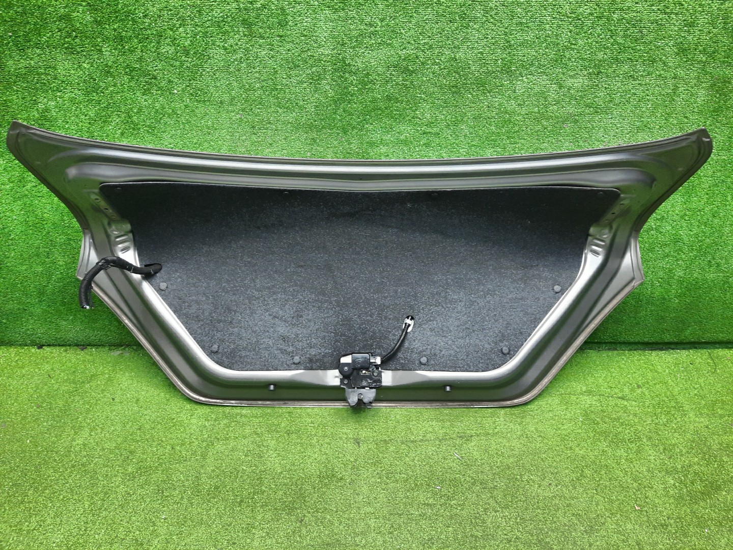Крышка багажника NISSAN LATIO N17 1152 4 ракурс