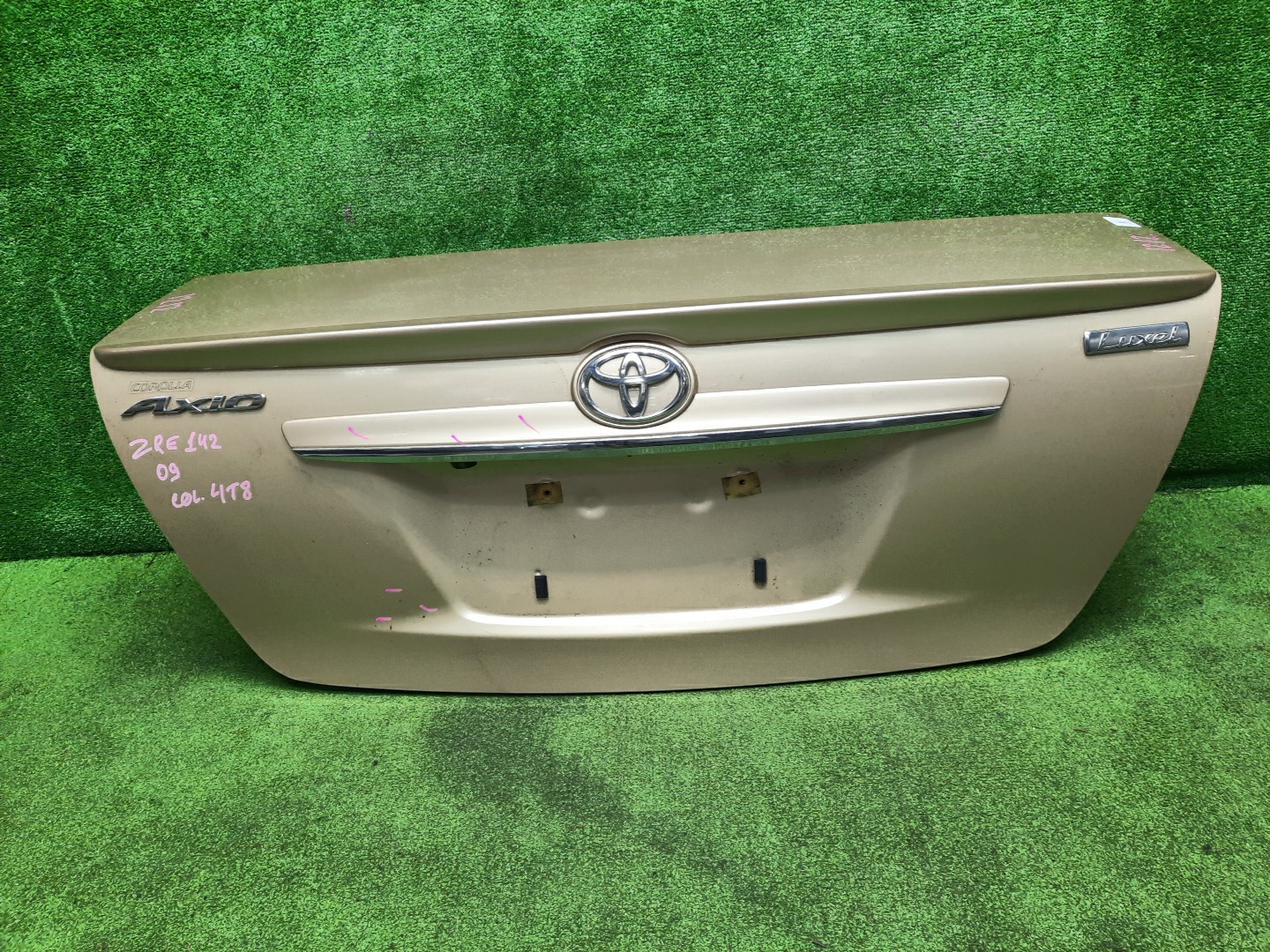 Крышка багажника TOYOTA COROLLA AXIO NZE141, NZE144, ZRE142, ZRE144 1212 1 ракурс Крышка багажника TOYOTA COROLLA AXIO NZE141, NZE144, ZRE142, ZRE144 1212 1 ракурс