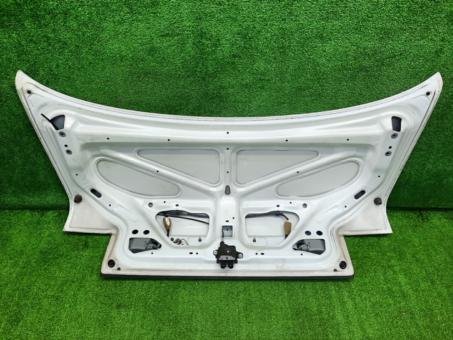 Крышка багажника TOYOTA SPRINTER AE100, AE101, AE109, EE101, AE104, CE107, CE100, CE109, EE108 1237 4 ракурс