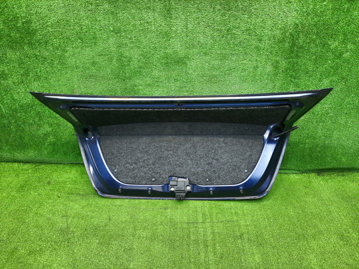 Крышка багажника TOYOTA COROLLA AXIO NZE141, NZE144, ZRE142, ZRE144 1263 4 ракурс Крышка багажника TOYOTA COROLLA AXIO NZE141, NZE144, ZRE142, ZRE144 1263 4 ракурс