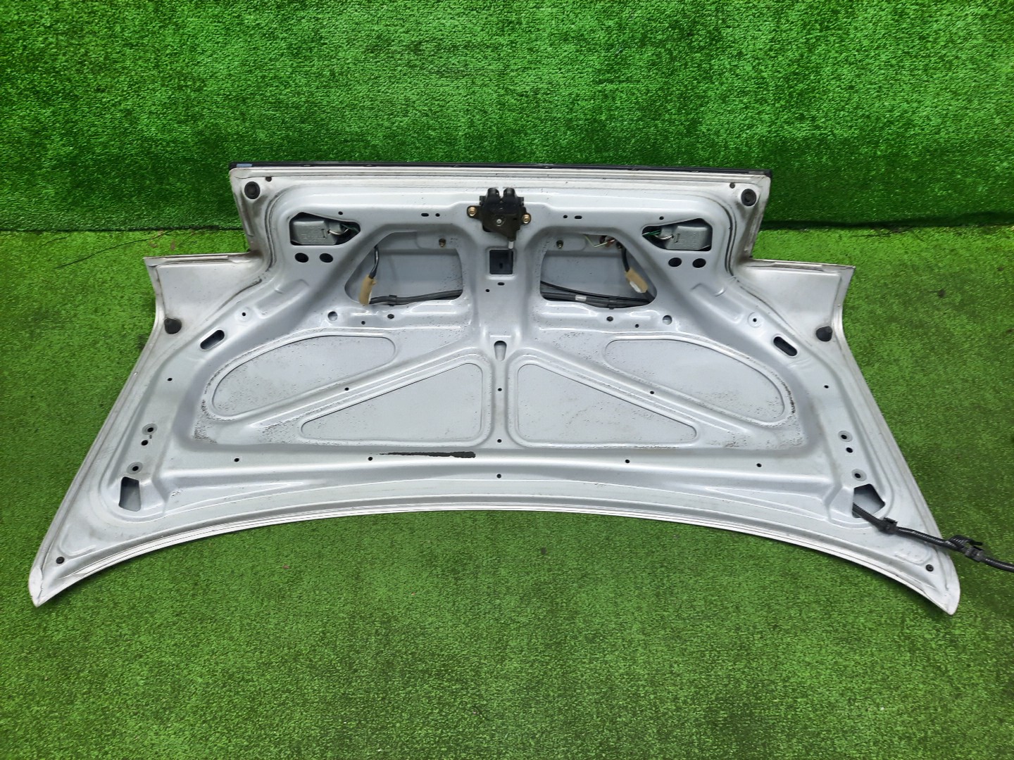 Крышка багажника TOYOTA SPRINTER AE100, AE101, AE109, EE101, AE104, CE107, CE100, CE109, EE108 1306 3 ракурс