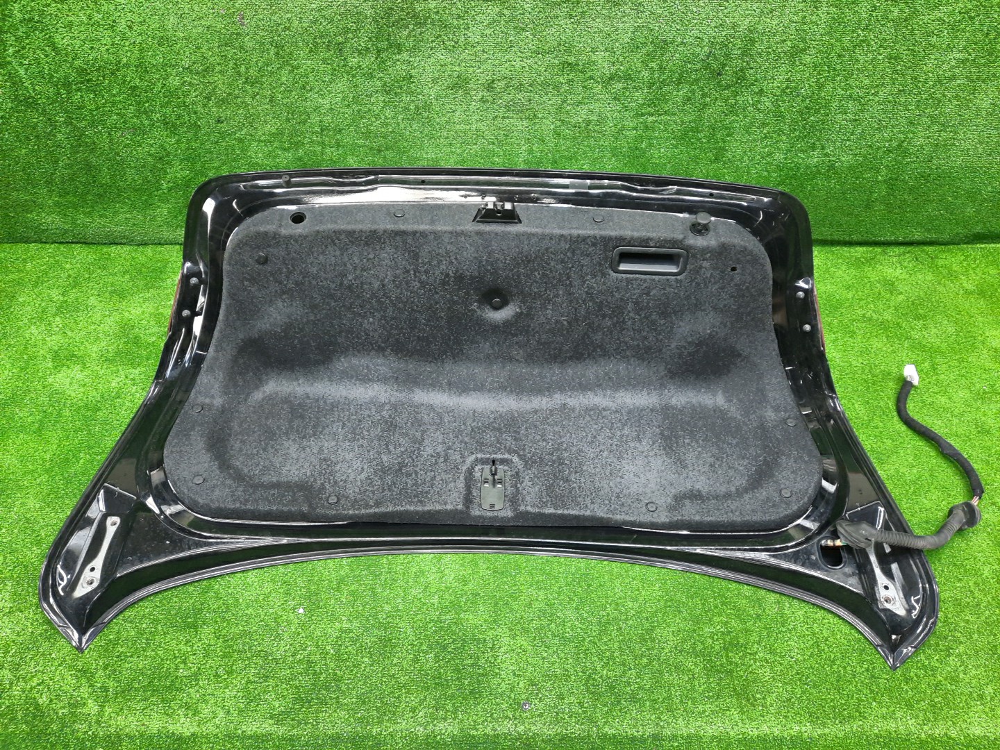 Крышка багажника NISSAN SKYLINE HV37 1318 2 ракурс