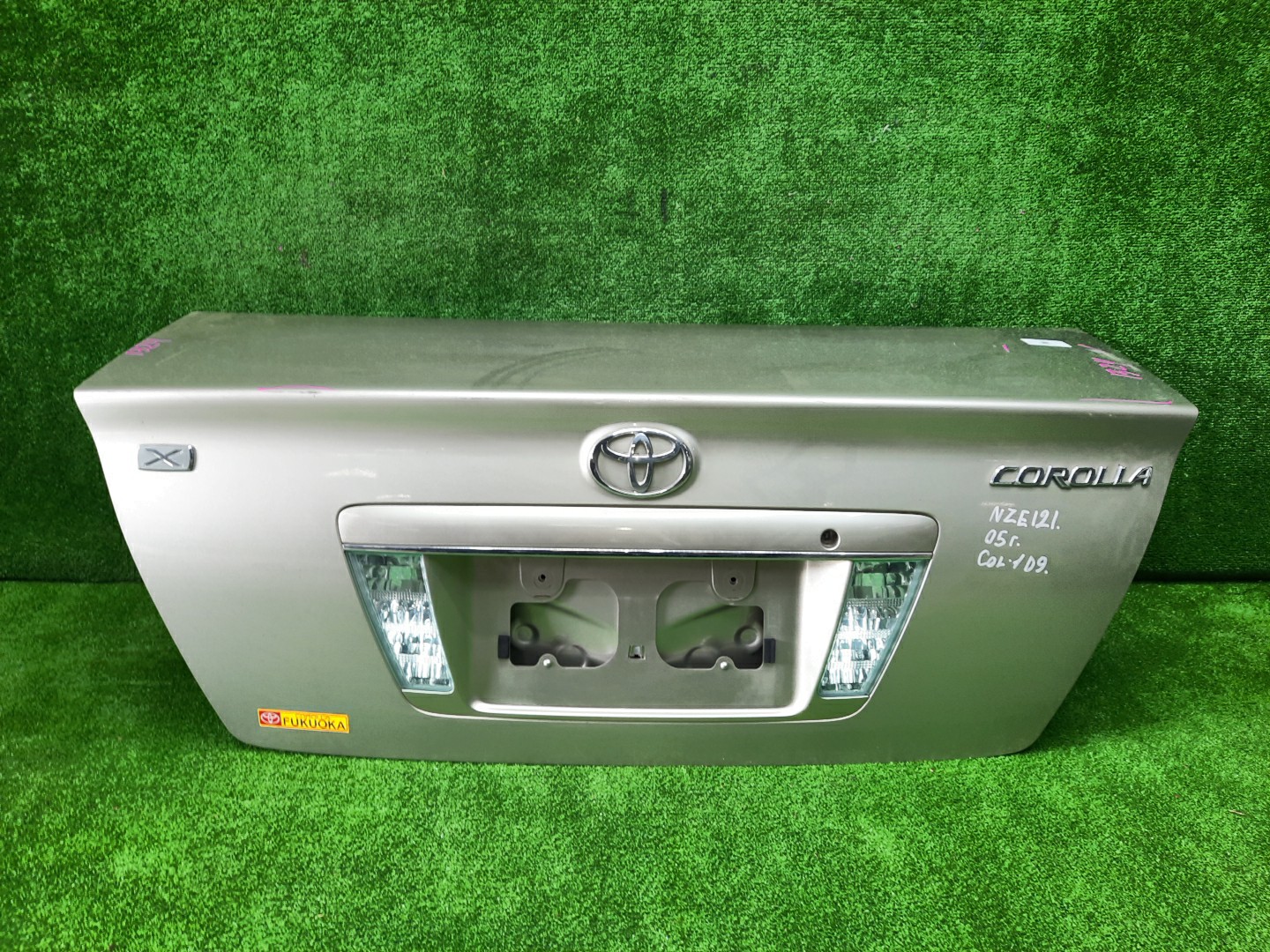 Крышка багажника TOYOTA COROLLA ZZE124, NZE121, NZE120, ZZE122, NZE124, CE121 1324 1 ракурс