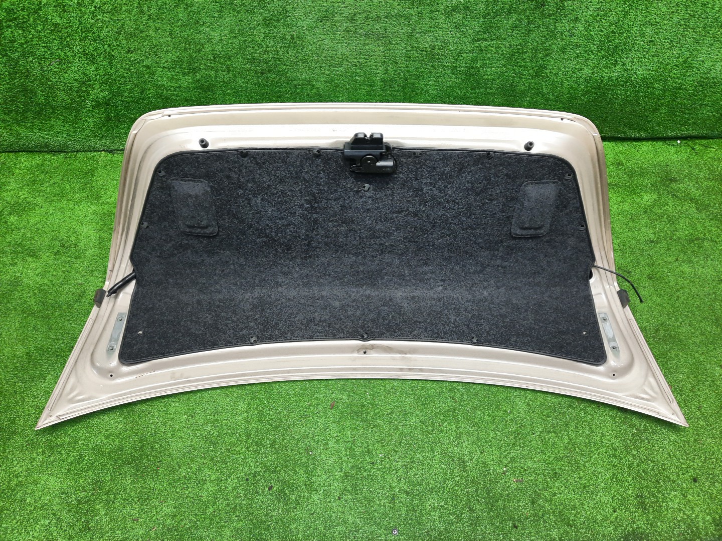 Крышка багажника TOYOTA PREMIO ZZT240, NZT240, AZT240, ZZT245 1334 3 ракурс