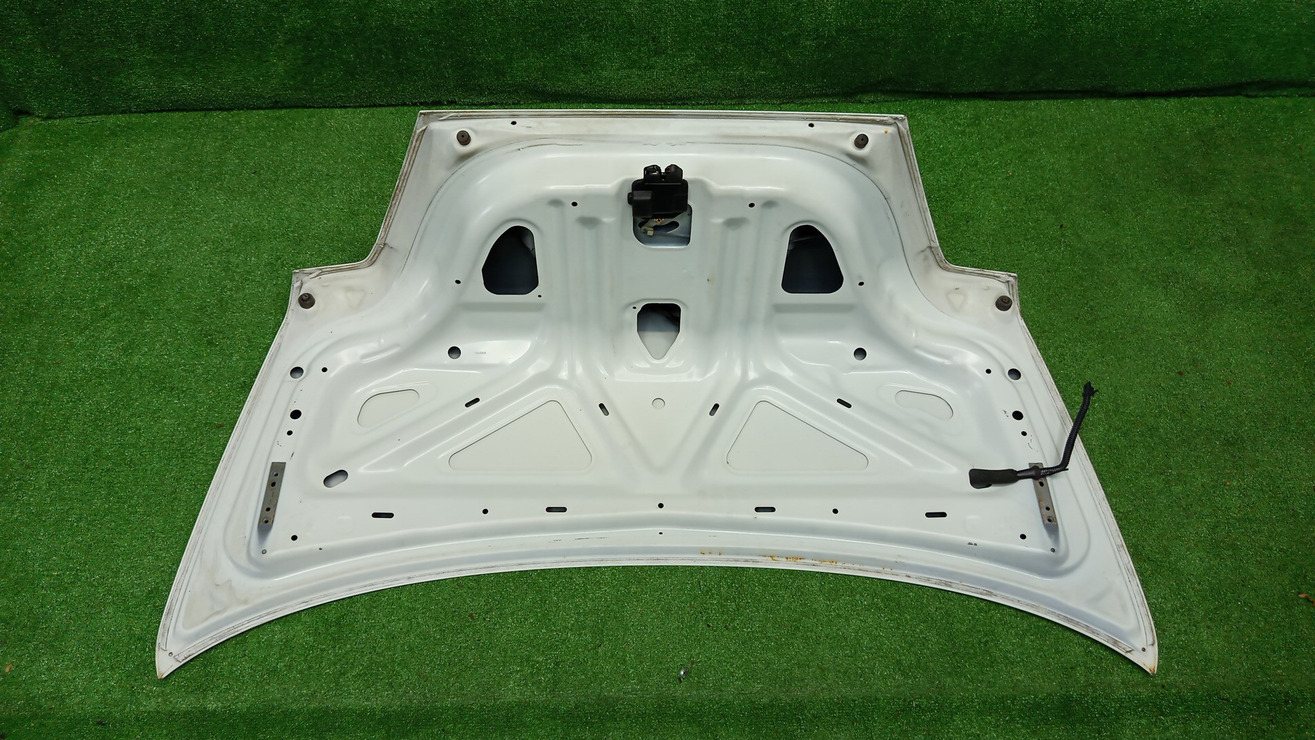Крышка багажника NISSAN BLUEBIRD SU14, QU14, ENU14, HU14, HNU14, EU14 1352 3 ракурс