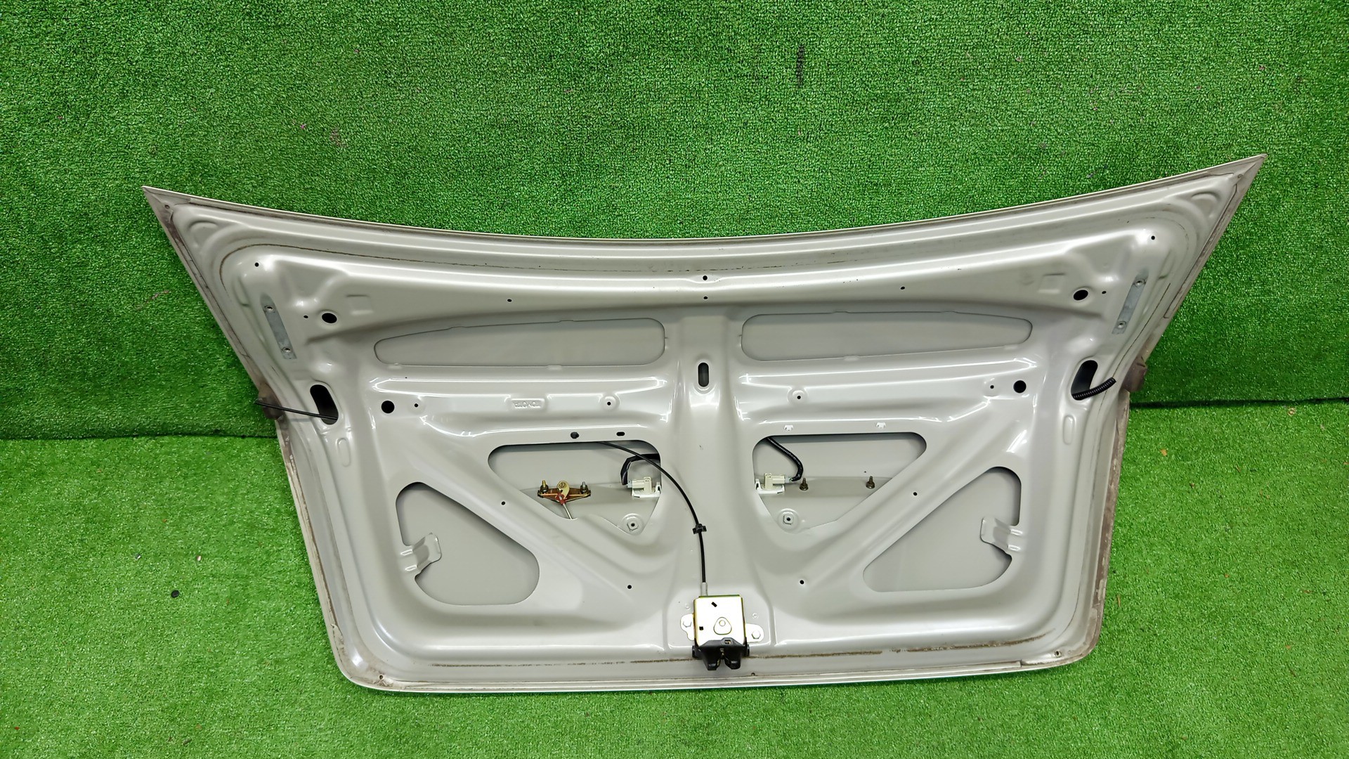 Крышка багажника TOYOTA COROLLA ZZE124, NZE121, NZE120, ZZE122, NZE124, CE121 1363 4 ракурс