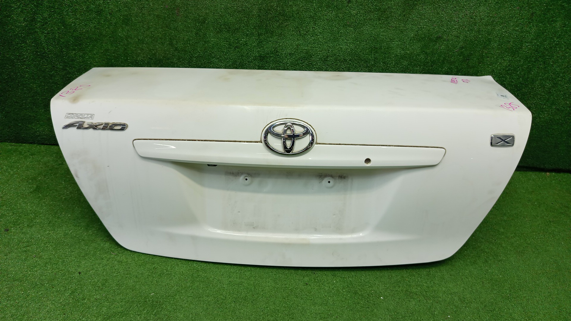 Крышка багажника TOYOTA COROLLA AXIO NZE141, NZE144, ZRE142, ZRE144 1385 1 ракурс Крышка багажника TOYOTA COROLLA AXIO NZE141, NZE144, ZRE142, ZRE144 1385 1 ракурс