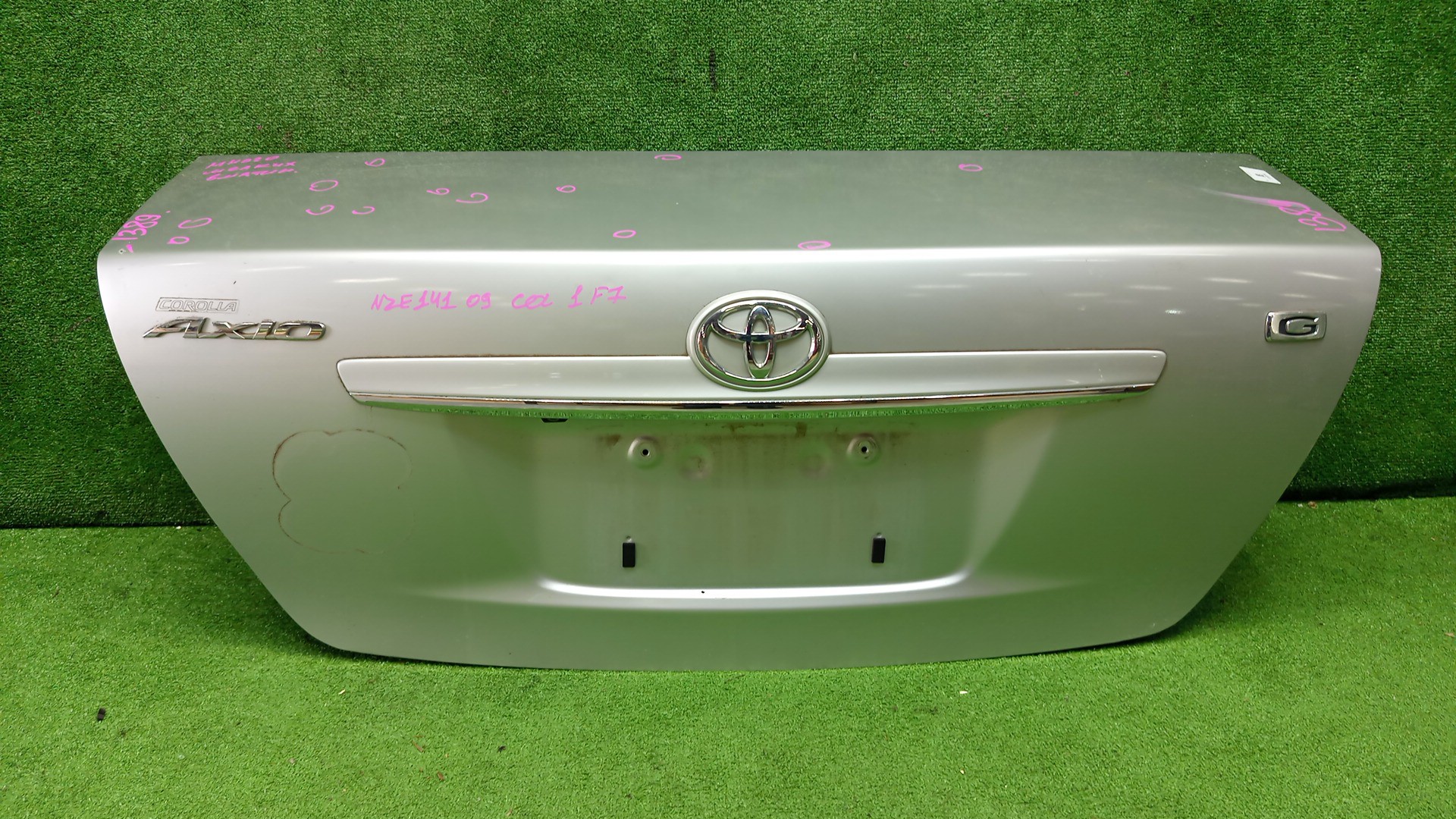 Крышка багажника TOYOTA COROLLA AXIO NZE141, NZE144, ZRE142, ZRE144 1389 1 ракурс Крышка багажника TOYOTA COROLLA AXIO NZE141, NZE144, ZRE142, ZRE144 1389 1 ракурс