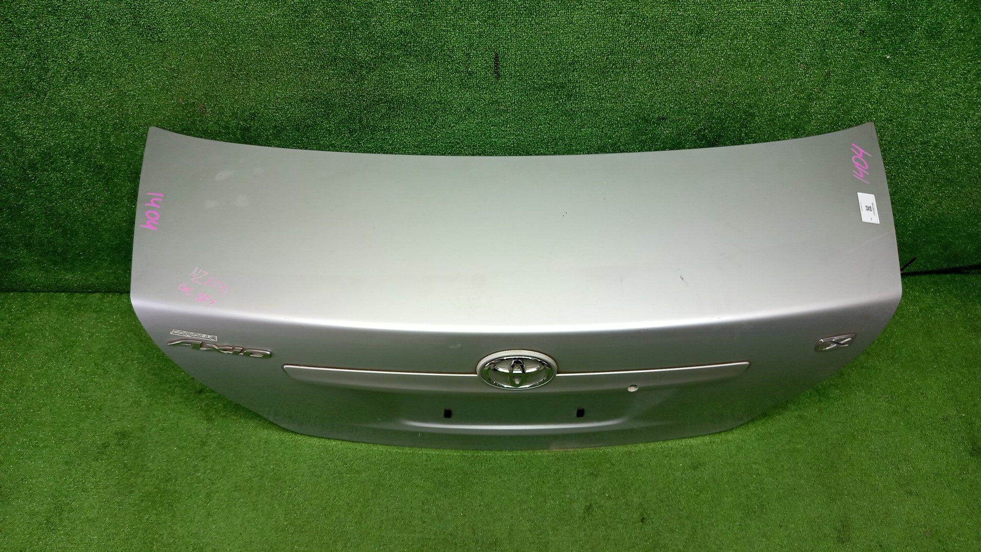 Крышка багажника TOYOTA COROLLA AXIO NZE141, NZE144, ZRE142, ZRE144 1404 2 ракурс Крышка багажника TOYOTA COROLLA AXIO NZE141, NZE144, ZRE142, ZRE144 1404 2 ракурс