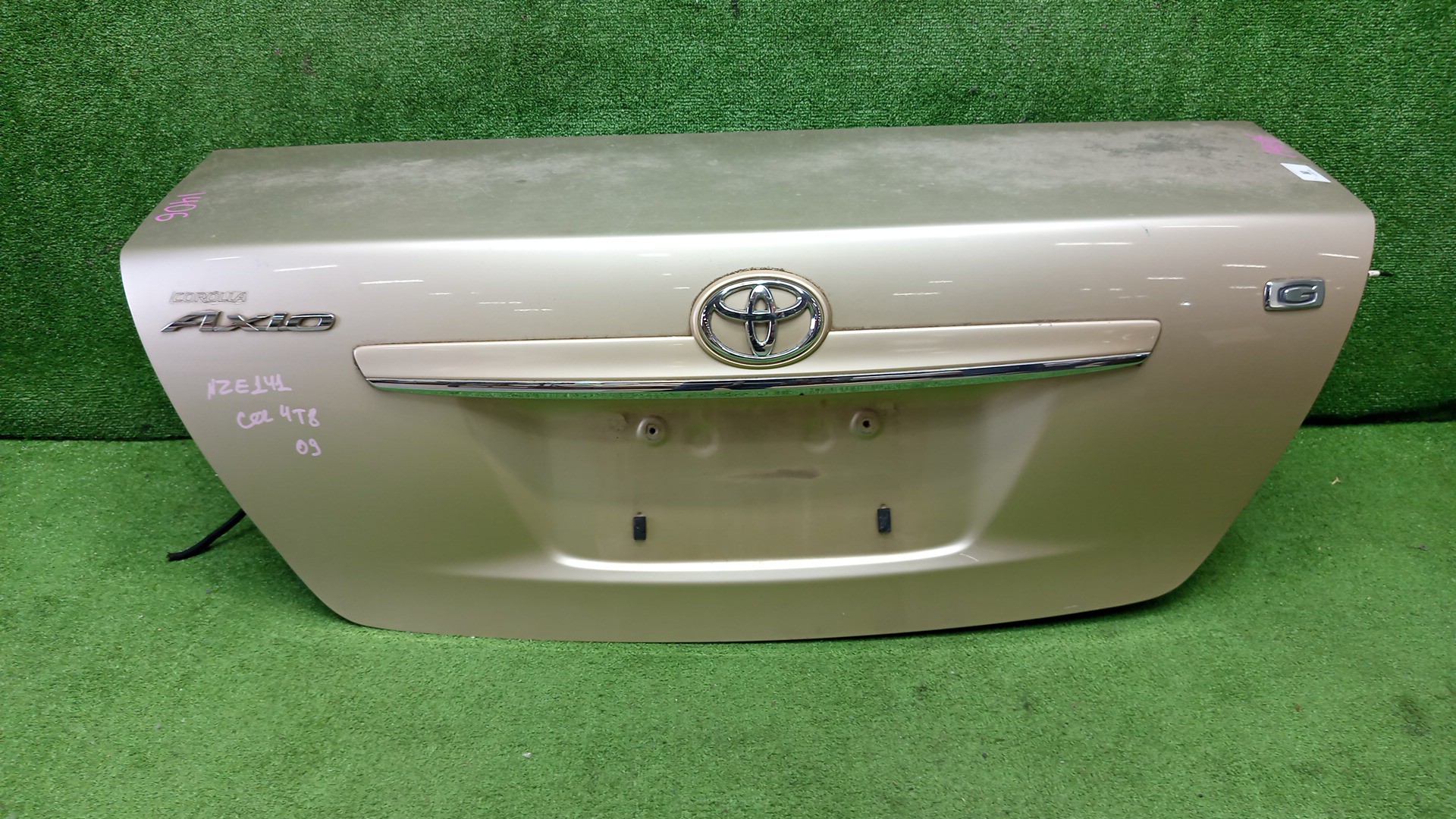 Крышка багажника TOYOTA COROLLA AXIO NZE141, NZE144, ZRE142, ZRE144 1406 1 ракурс Крышка багажника TOYOTA COROLLA AXIO NZE141, NZE144, ZRE142, ZRE144 1406 1 ракурс