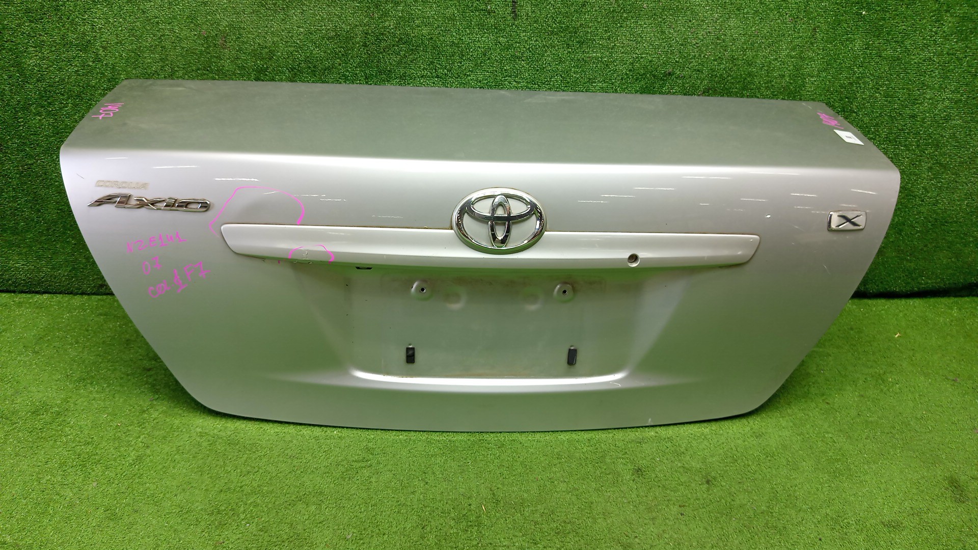 Крышка багажника TOYOTA COROLLA AXIO NZE141, NZE144, ZRE142, ZRE144 1407 1 ракурс Крышка багажника TOYOTA COROLLA AXIO NZE141, NZE144, ZRE142, ZRE144 1407 1 ракурс