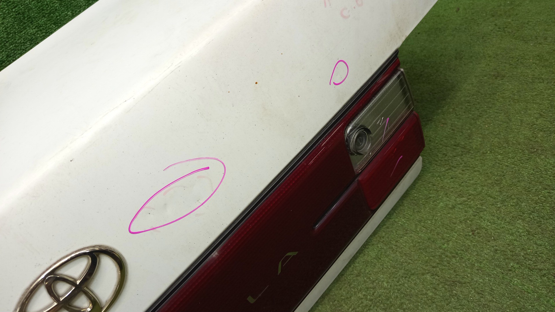 Крышка багажника TOYOTA COROLLA AE100 1522 2 ракурс