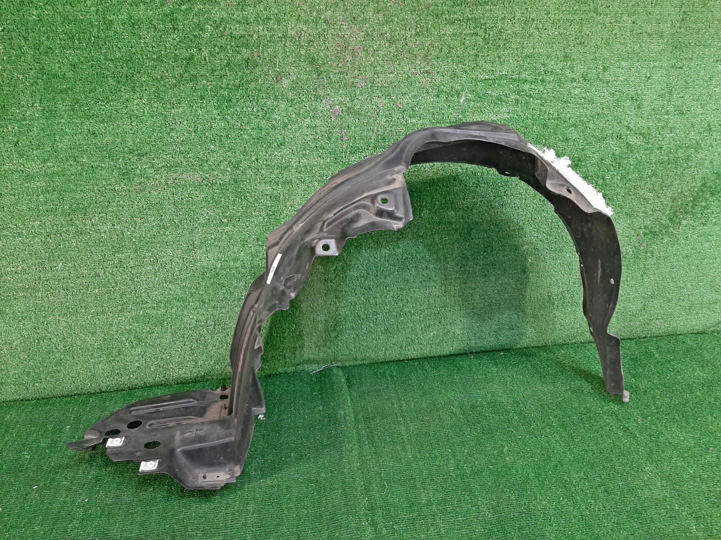 Защита под крыло правая передняя TOYOTA NOAH ZRR80G 53875-28230 1 ракурс