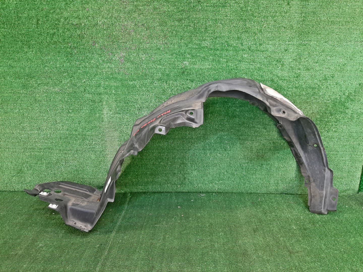 Защита под крыло правая передняя TOYOTA NOAH ZRR80G 53875-28230 1 ракурс
