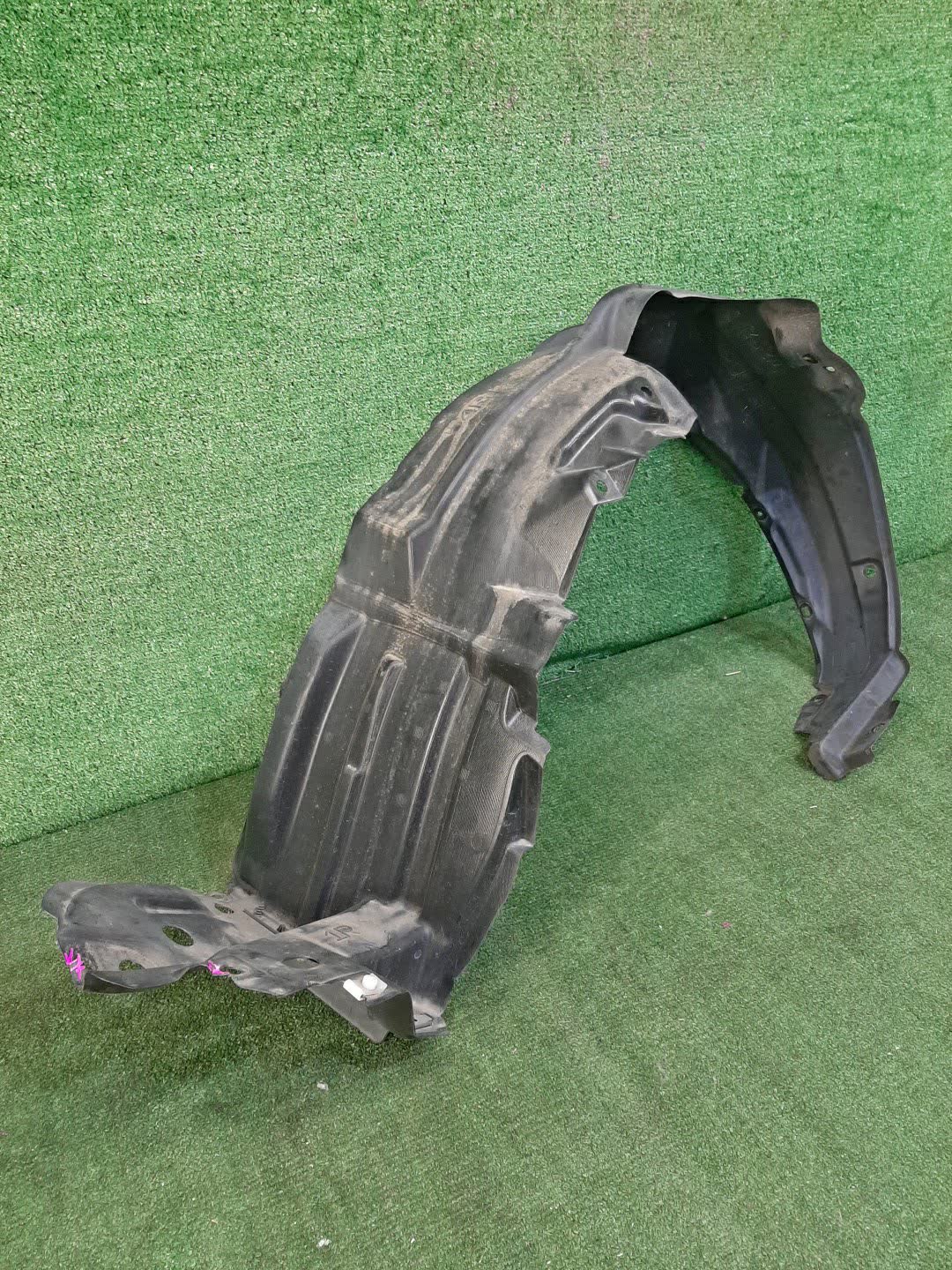 Защита под крыло правая передняя TOYOTA NOAH ZRR80G 53875-28220 1 ракурс