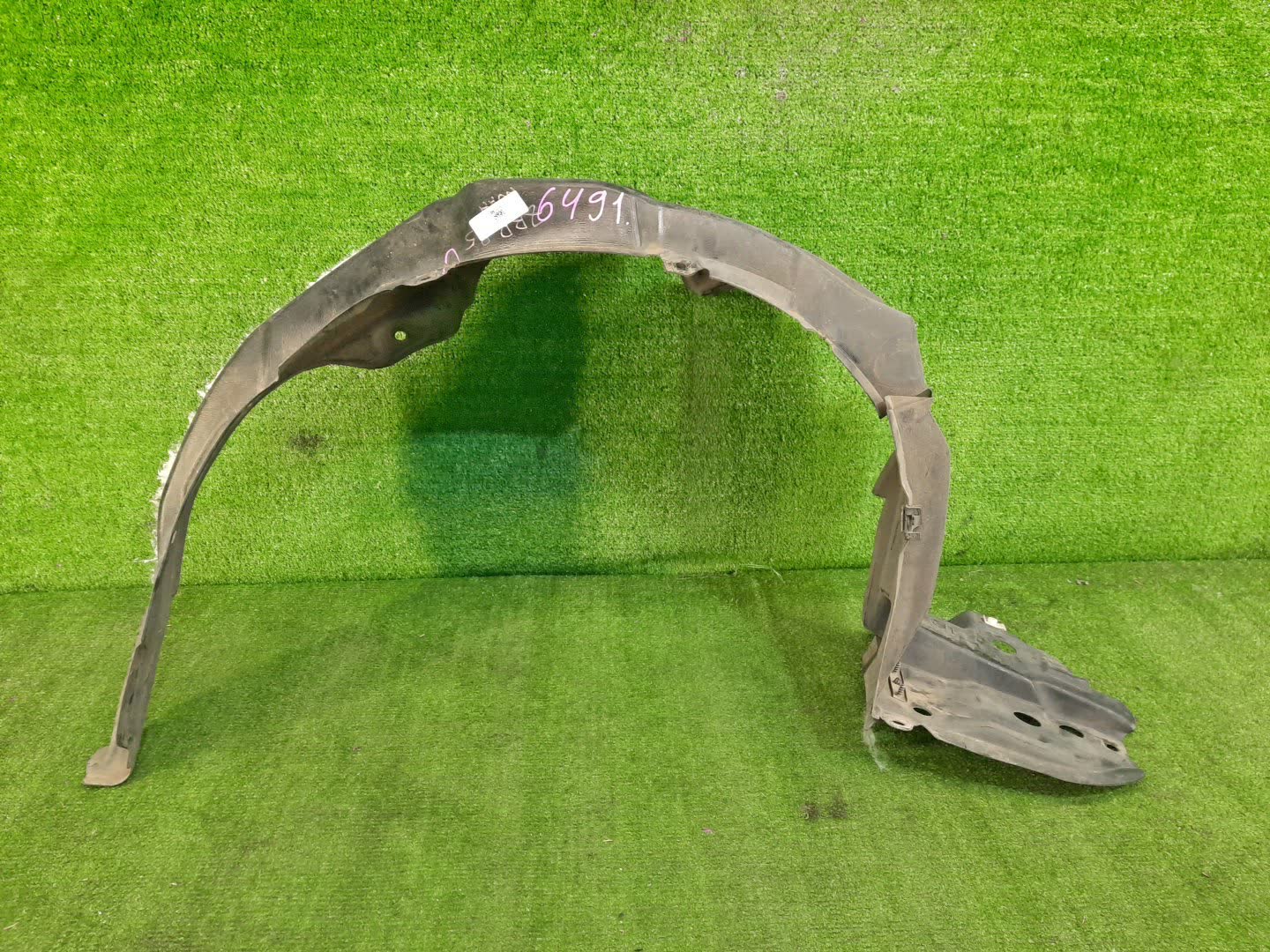 Защита под крыло правая передняя TOYOTA NOAH ZRR85G 53875-28220 1 ракурс