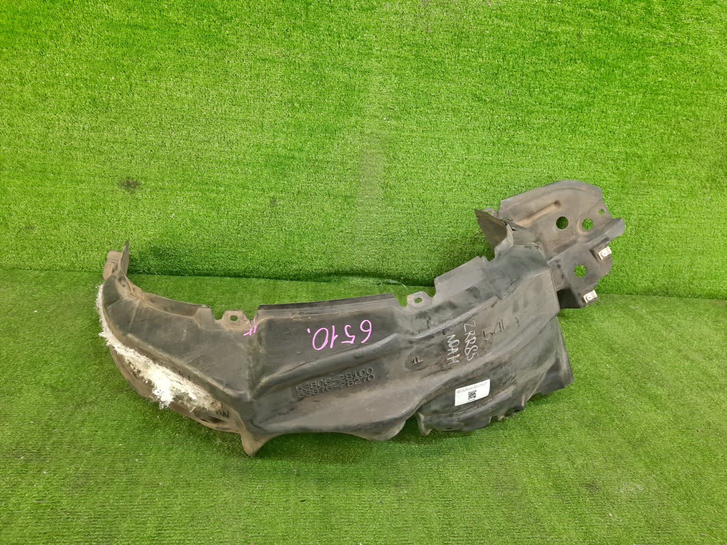 Защита под крыло левая передняя TOYOTA NOAH ZRR85G 53876-28270 2 ракурс