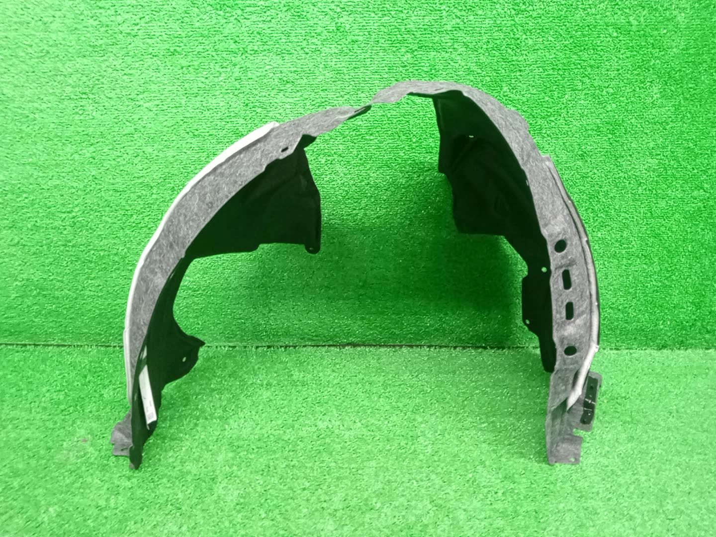 Защита под крыло правая передняя TOYOTA HARRIER AXUH80 53875-48190 2 ракурс