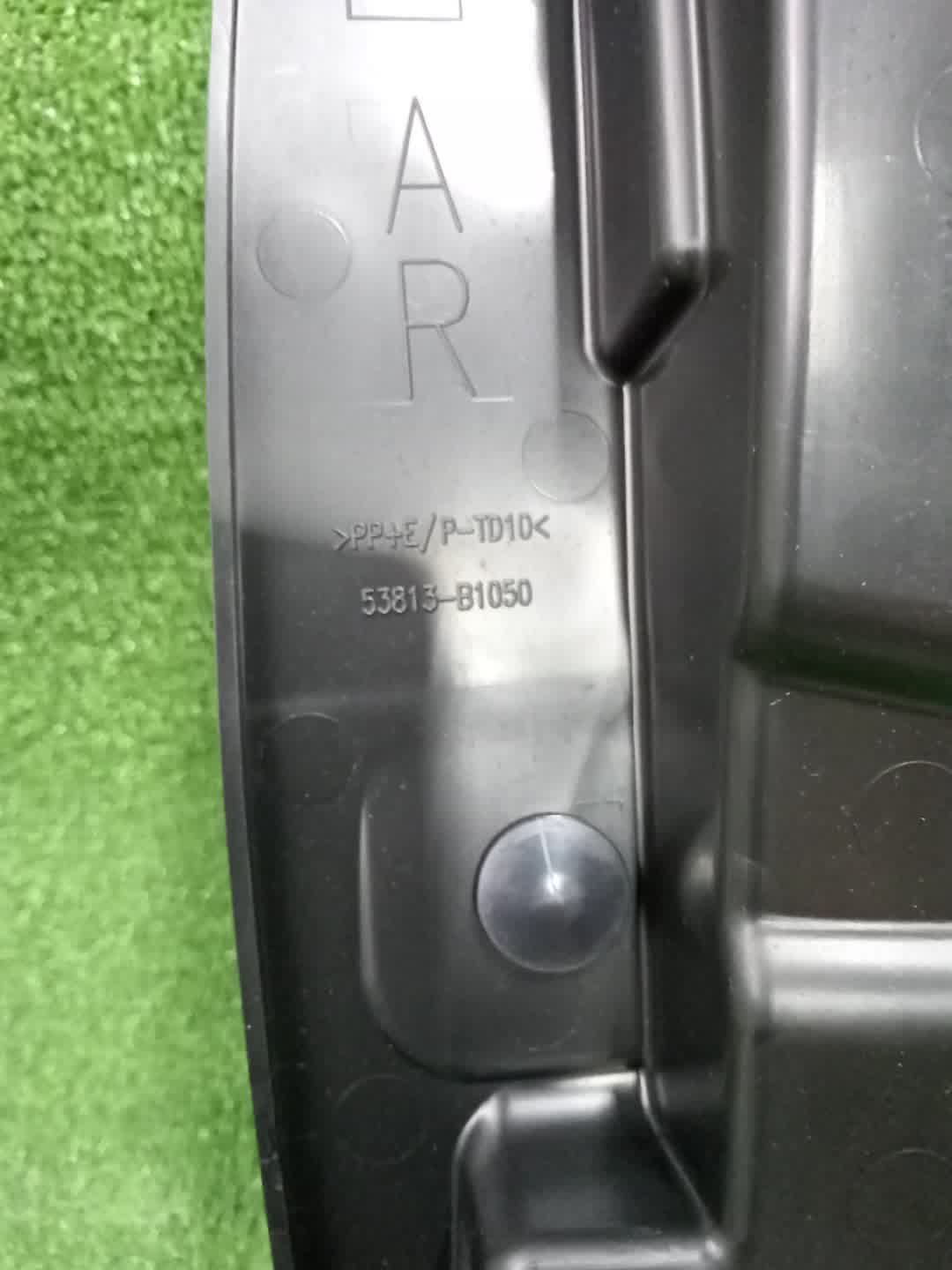 Пыльник крыла правый передний TOYOTA RAIZE A200A 53813-B1050 5 ракурс Пыльник крыла правый передний TOYOTA RAIZE A200A 53813-B1050 5 ракурс