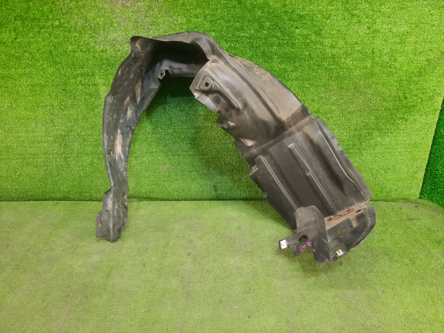 Защита под крыло левая передняя TOYOTA NOAH ZRR80G 53876-28270 1 ракурс