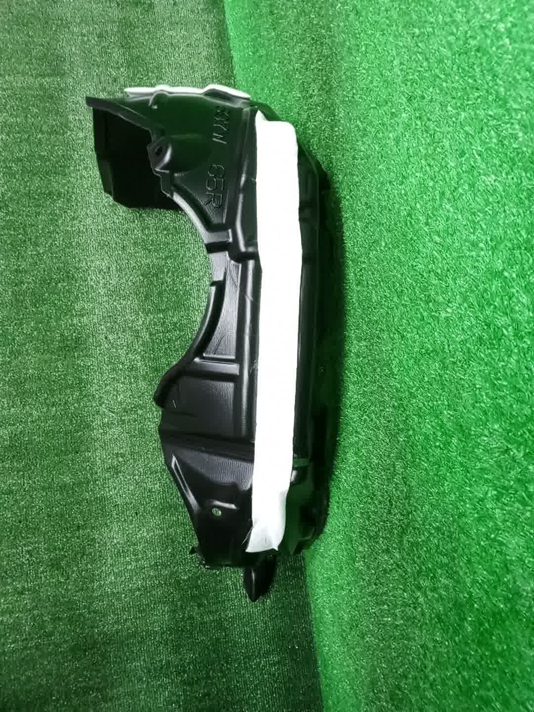 Защита под крыло правая передняя TOYOTA AQUA NHP10 53875-52460 2 ракурс