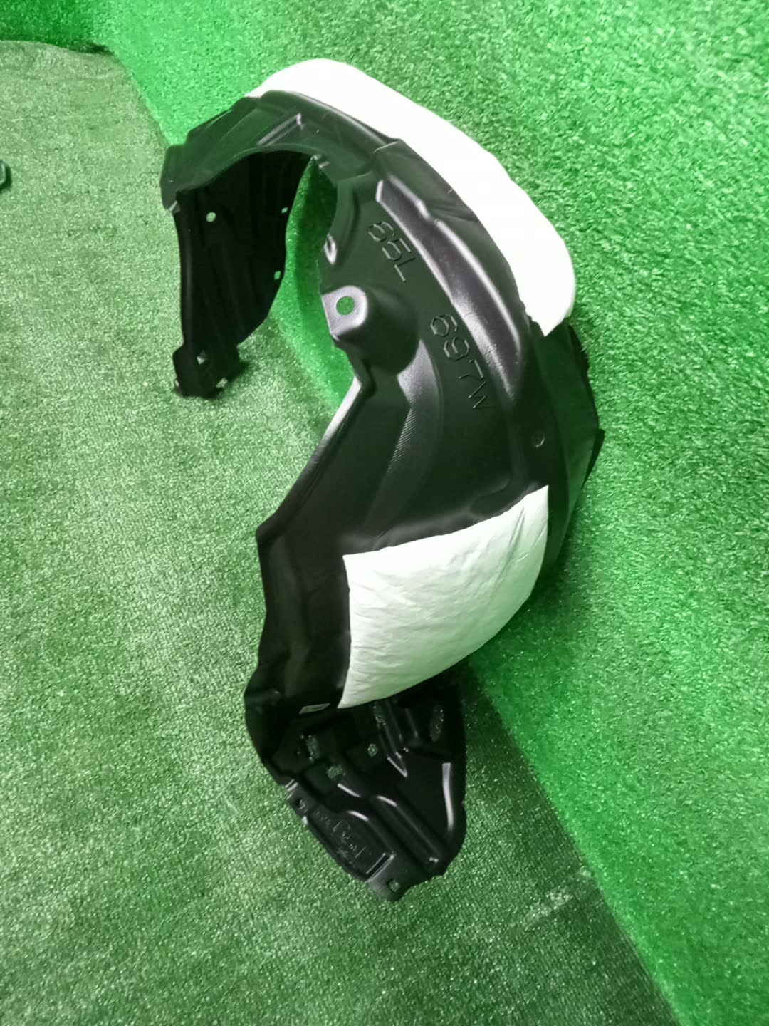 Защита под крыло левая передняя TOYOTA AQUA NHP10 53876-52461 2 ракурс