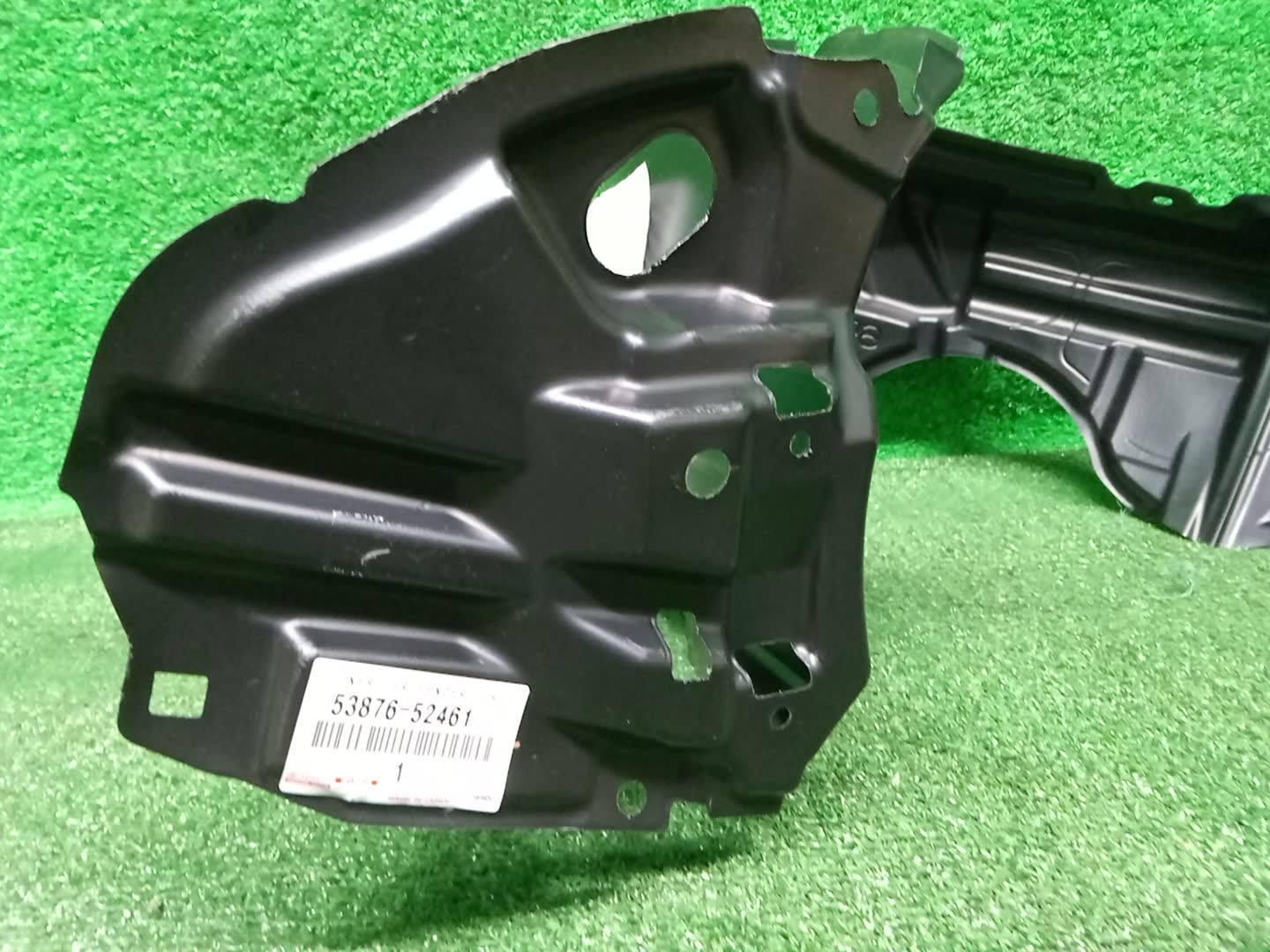 Защита под крыло левая передняя TOYOTA AQUA NHP10 53876-52461 3 ракурс