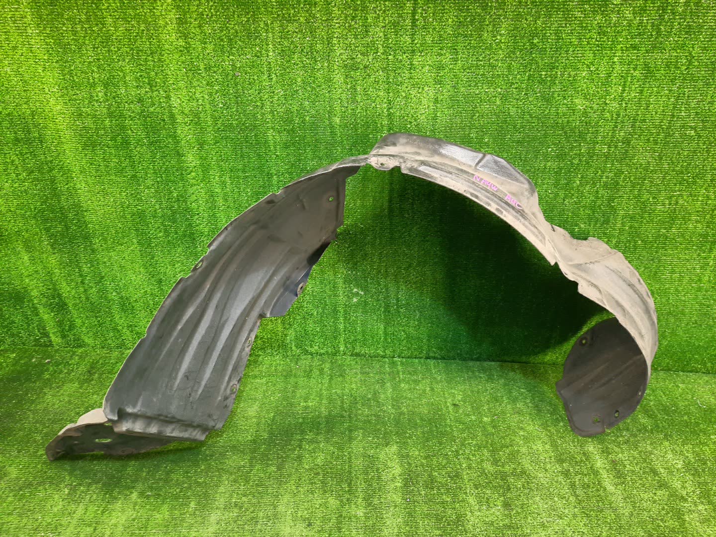 Защита под крыло левая передняя MITSUBISHI GRANDIS NA4W MN129053 1 ракурс