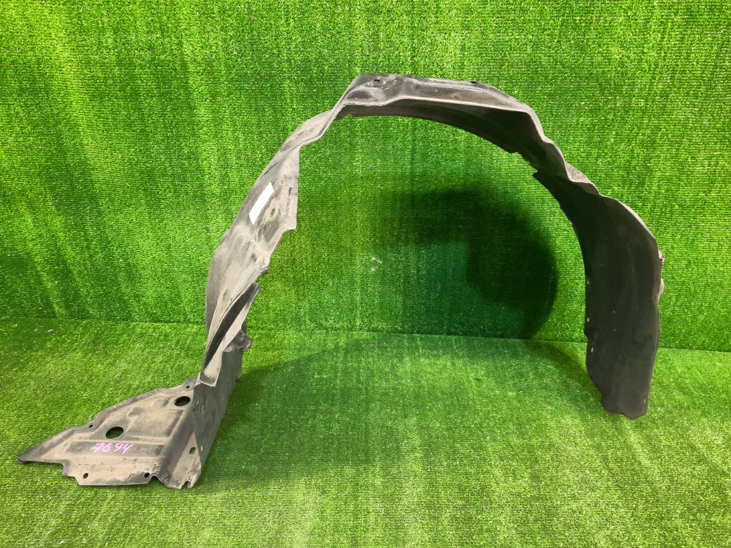 Защита под крыло правая передняя MITSUBISHI GRANDIS NA4W MN129054 1 ракурс