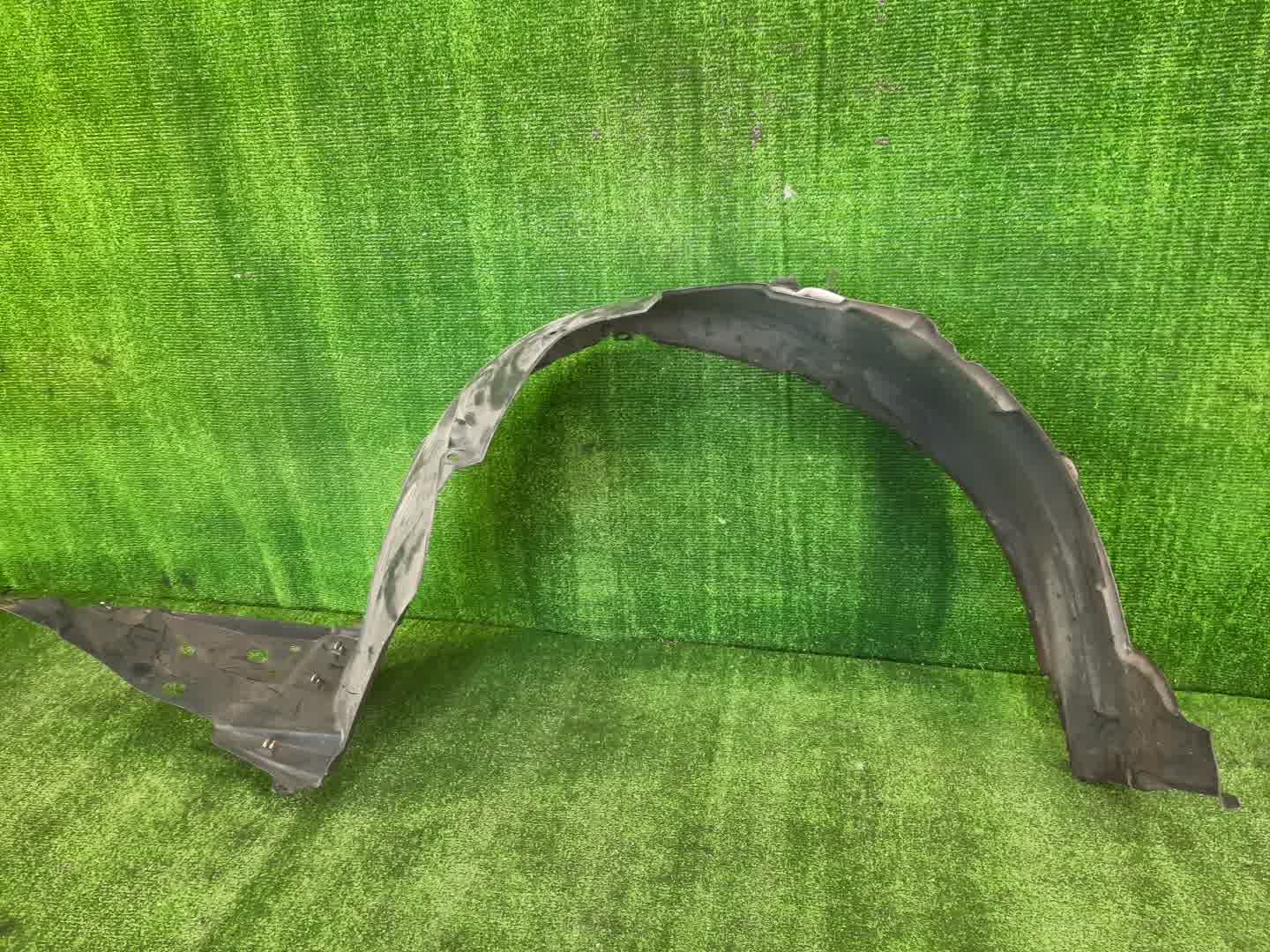 Защита под крыло правая передняя TOYOTA AVENSIS ZRT272 53805-05010 1 ракурс